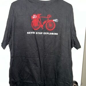 NWT- The North Face woman’s short sleeve camp bike tshirt . Size XL